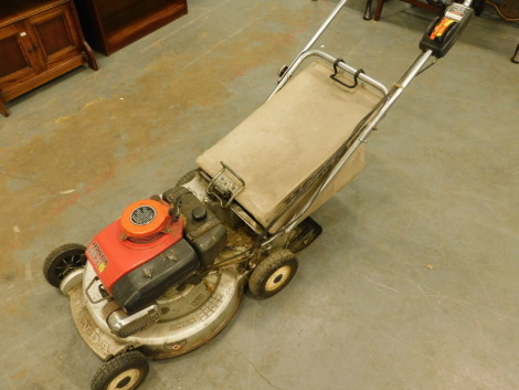 A Honda HR21.5 petrol lawnmower