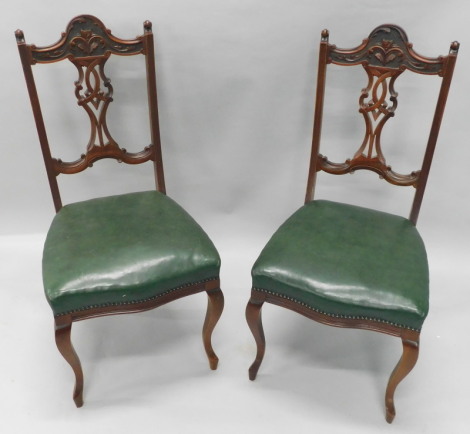 A pair of late 19th/early 20thC walnut side chairs