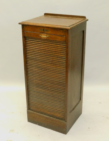 An early 20thC oak office cabinet