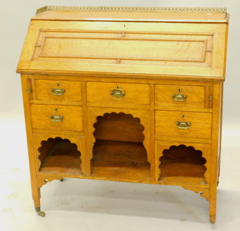 A late Victorian oak bureau