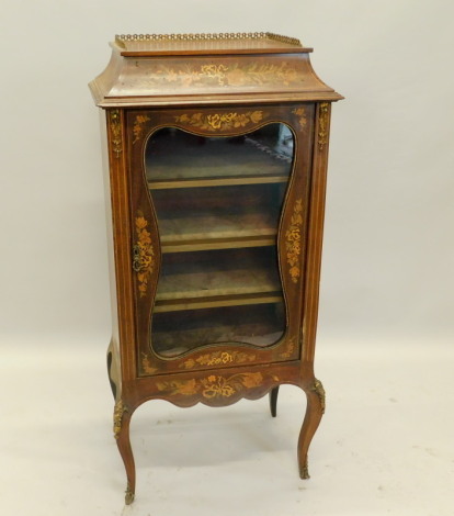 A late 19th/early 20thC mahogany and marquetry display cabinet