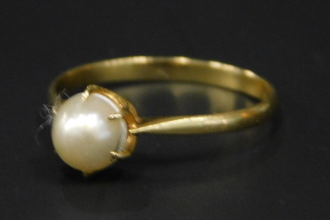 A cultured pearl dress ring