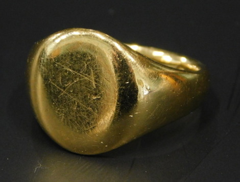 A gentleman's 18ct gold signet ring