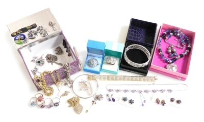 Silver and costume jewellery, including gem set earrings, rings, fancy link bracelet, pendant on chain, etc. (a quantity)