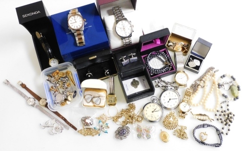 Assorted costume jewellery, including gentleman's cufflinks, wristwatches and pocket watches, brooches and pendants. (a quantity)