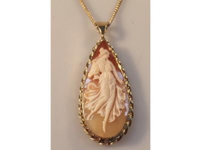 A 9ct gold pendant cameo and chain