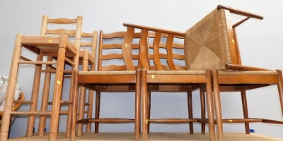 A set of four oak ladderback kitchen chairs, with rush seats, and a pair of oak bar stools with rush seats. Lots 1501 to 1564 are available to view and collect at our additional premises SALEROOM NINE, Unit 9 Chandlers Yard, Grantham, NG31 6PG. For more