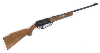 A Powerline .22 calibre air rifle, model 922 Rogers Ark Ansas USA, 96cm wide.