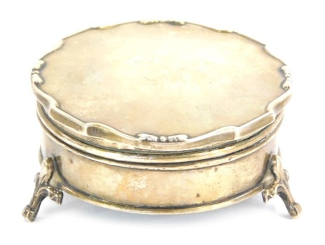 A George V silver trinket box, circular fluted top on tripod base, Birmingham 1928, with a velvet lined interior, 6.5cm wide, 3cm high, 2¾oz gross.