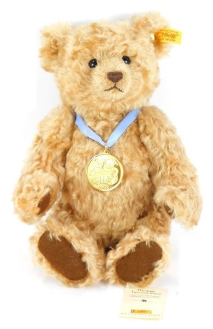 A Steiff 2002 bear, serial no. 3163, with certificate.