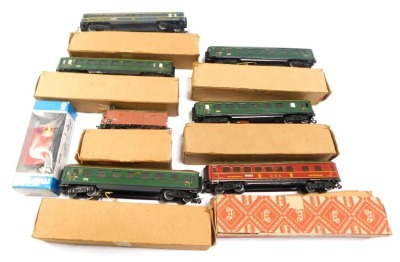 Marklin OO gauge railway wagons and accessories, goods wagons, HO gauge 4413 wagon, etc. (8)