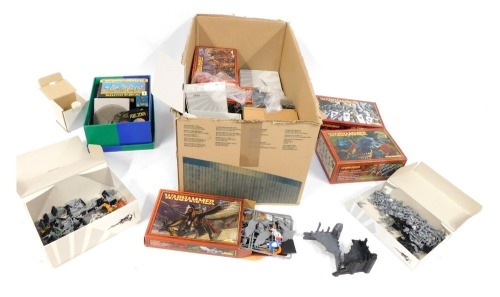 Various Games Workshop Warhammer sets, to include Warhammer boxed sets, painted figures, partially finished figures, etc. (1 box)