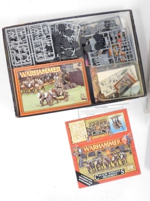 A group of Warhammer, comprising 40000, partially painted figures, Chaos army, etc. (1 box) - 2