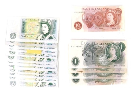 Various banknotes, Fforde, ten shillings, B20N, Fforde pound note, various Somerset pound notes AU19 CW18, etc., Page pound note, various others. (a quantity)