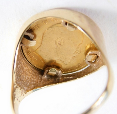 An Edward VII gold half sovereign ring, 1908, in plain 9ct gold setting, size Z, 9.7g all in. - 2