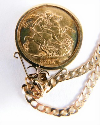 A George V gold full sovereign, 1912, in 9ct gold mount, attached to a slender link necklace marked 9kt, 42cm long, 13.2g all in. - 3