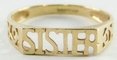 A 9ct gold sister ring, of pierced overall design, 1.2g.