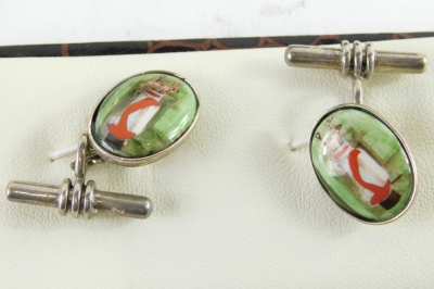 Various golfing related items, a pair of enamel golf bag cufflinks, ball makers and a silver plated saucer, with enamel centre decorated with golfer, 9cm diameter. - 3