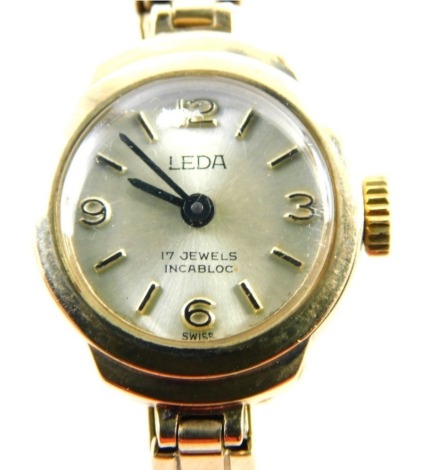 A Leda 9ct gold cased ladies wristwatch, with silver coloured dial, 17 jewel movement with reverse inscription Betty, on a briquette effect bracelet, the watch head 2cm diameter, 14.5g all in.