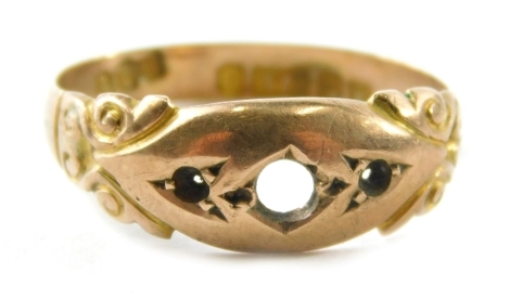 A 9ct gold gypsy ring frame, lacking stones, 1.5g.