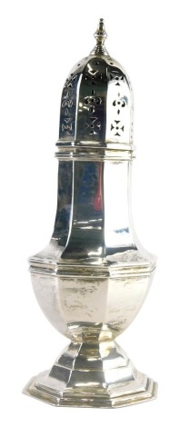 An Edward VII silver octagonal sugar caster, with urn finial, domed lid, shaped body and foot, Birmingham 1908, 19cm high, 5oz.