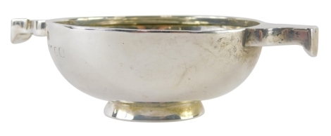 A Scottish silver two handed quaich, of plain circular form, marks rubbed, 12cm wide, 1.8oz.