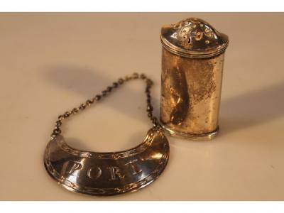 An Edward VII silver pepperette