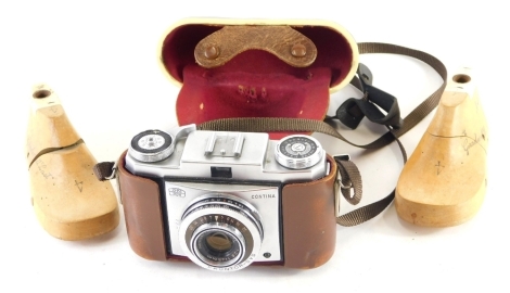 A pair of unusual child's shoe lasts, with articulated centres, and a Zeiss Ikon Contina camera, with 1:2.8f=45mm lens, 8cm high, in leather case. (3)