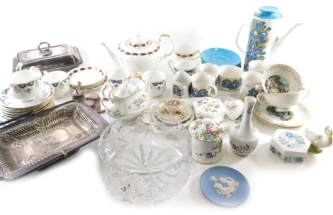 Various teaware, part coffee services, etc., a Paragon Coniston part tea service, to include cups, 7cm high, saucers, a JG Studio retro part coffee service. (a quantity)