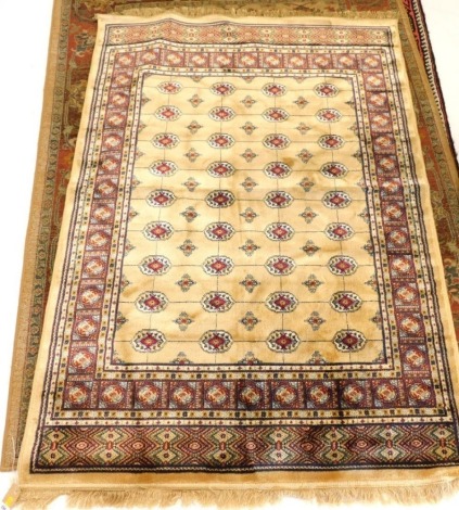 A gold Cashmere type full pile design rug, in yellow, 168cm x 117cm.