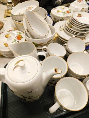 Various Royal Worcester Evesham dinnerware, to include quiche dishes, lidded souffle dish 25cm wide, serving plates, plates, other oven to tableware etc., printed marks beneath. (a quantity)