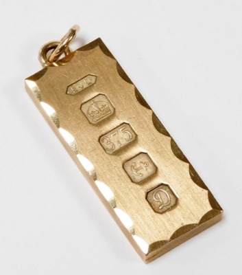 A 9ct gold ingot pendant, presentation engraved and dated 1978, 32.5g. - 2