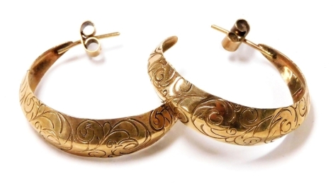 A pair of 9ct gold hoop earrings, with engraved foliate decoration, 3.8g.