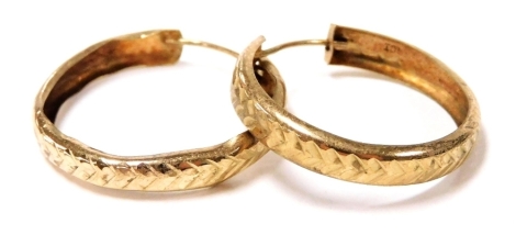 A pair of 9ct gold diamond cut hoop earrings, 1.4g.