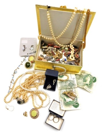 Silver and costume jewellery, including a Cairngorm set silver circular brooch, signet rings, clip earrings, four strand simulated pearl necklace, together with two one pound notes, JB Page Chief Cashier.