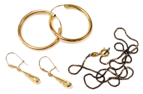 A pair of 9ct gold hoop earrings, pair of tear drop earrings, and a neck chain, 4.4g.