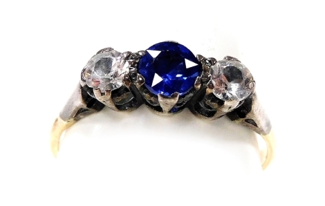 A blue and white sapphire three stone ring, high claw set in yellow metal, stamped 18ct, size O, 2.2g.