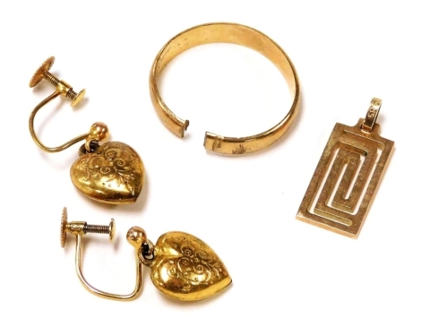 A pair of 9ct gold heart shaped drop earrings, with screw fittings, a 9ct gold wedding band, cut, 4.1g, and a Greek key type pattern pendant, yellow metal, stamped 585, 1.4g.