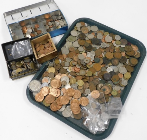 Various decimal and pre decimal GB and world coinage, to include Elizabeth II sixpences, fifty pence coins, American coinage, Francs, Euros, etc. (1 tray)