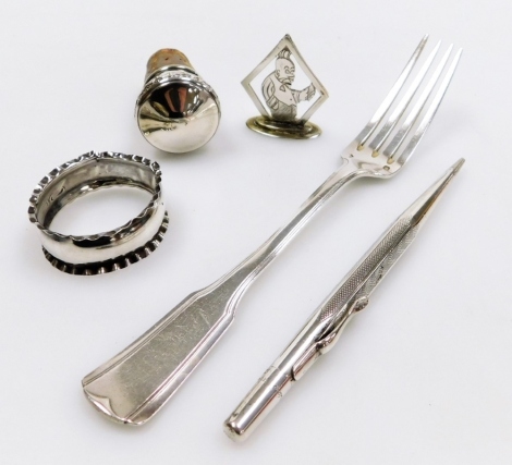 A group of silver and white metal items, to include silver napkin ring, wine bottle stopper, raised leaf and berry decoration, marked 800, a white metal counter decorated with the figure of a gentleman, marked 800, an engine turned decoration marked sterl