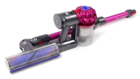 A Dyson V7 Motorhead vacuum cleaner, serial number TS1-UK-MDE3453A.