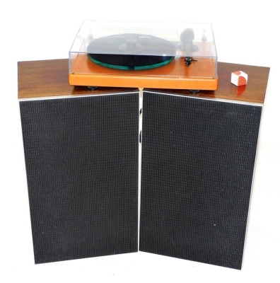 A Pro-Ject 9 record player, with instructions, together with a pair of Leak Sandwich 600 speakers, serial number 3L/19569A. (3)