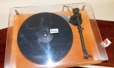 A Pro-Ject 9 record player, with instructions, together with a pair of Leak Sandwich 600 speakers, serial number 3L/19569A. (3) - 2