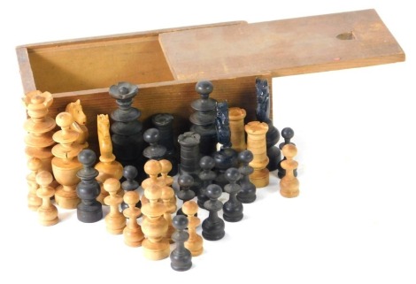 A Staunton wooden chess set, the king 7cm high, boxed.