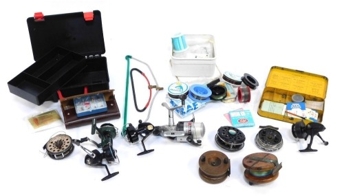 Fishing Equipment, comprising line reels, spools, a GTZ 5000 reel, floats, Intrepid Standard spool, Ryobi spool, two wooden reels etc. (1 box)