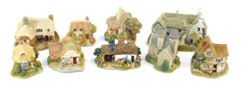 A collection of Lilliput Lane Cottages, comprising Wight Cottage, Beehive Cottage, Cat's Whiskers, Sugar Mouse, Ladybank Lodge, Troutbeck Farm, Lapworth Loch and Scotch Mist, some boxed. (1 shelf)