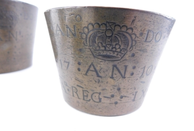 A graduated set of bronze bucket weights, engraved ANNO flanking a crown, 1710 AN REG 1X, 8cm high, 10cm diameter. (4) - 2