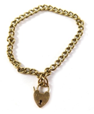 A 9ct gold bracelet, with heart shaped clasp, 14cm long, 4.5g.