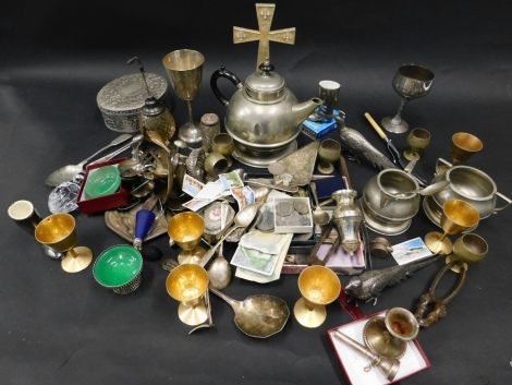 Various silver plated and related items, EPBM kettle, cross, kitten ornament, 3cm high, flatware, a quantity of various other similar items, quantity of trade cards, low denomination coins, collectors coins, crowns, euros, etc. (a quantity)