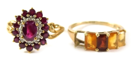 Two 9ct gold dress rings, comprising a five stone amber coloured dress ring, ring size R, one stone missing, a garnet and cz cluster, ring size T, 6.1g all in. (2,AF)